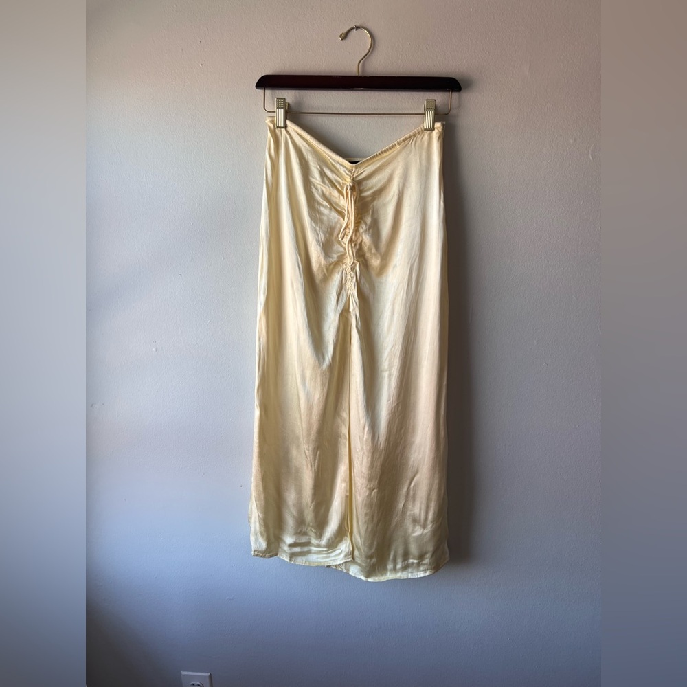💛🐣 BUTTER YELLOW PULL ON MIDI SKIRT WITH FRONT TIE ROUCHING DETAIL ✨